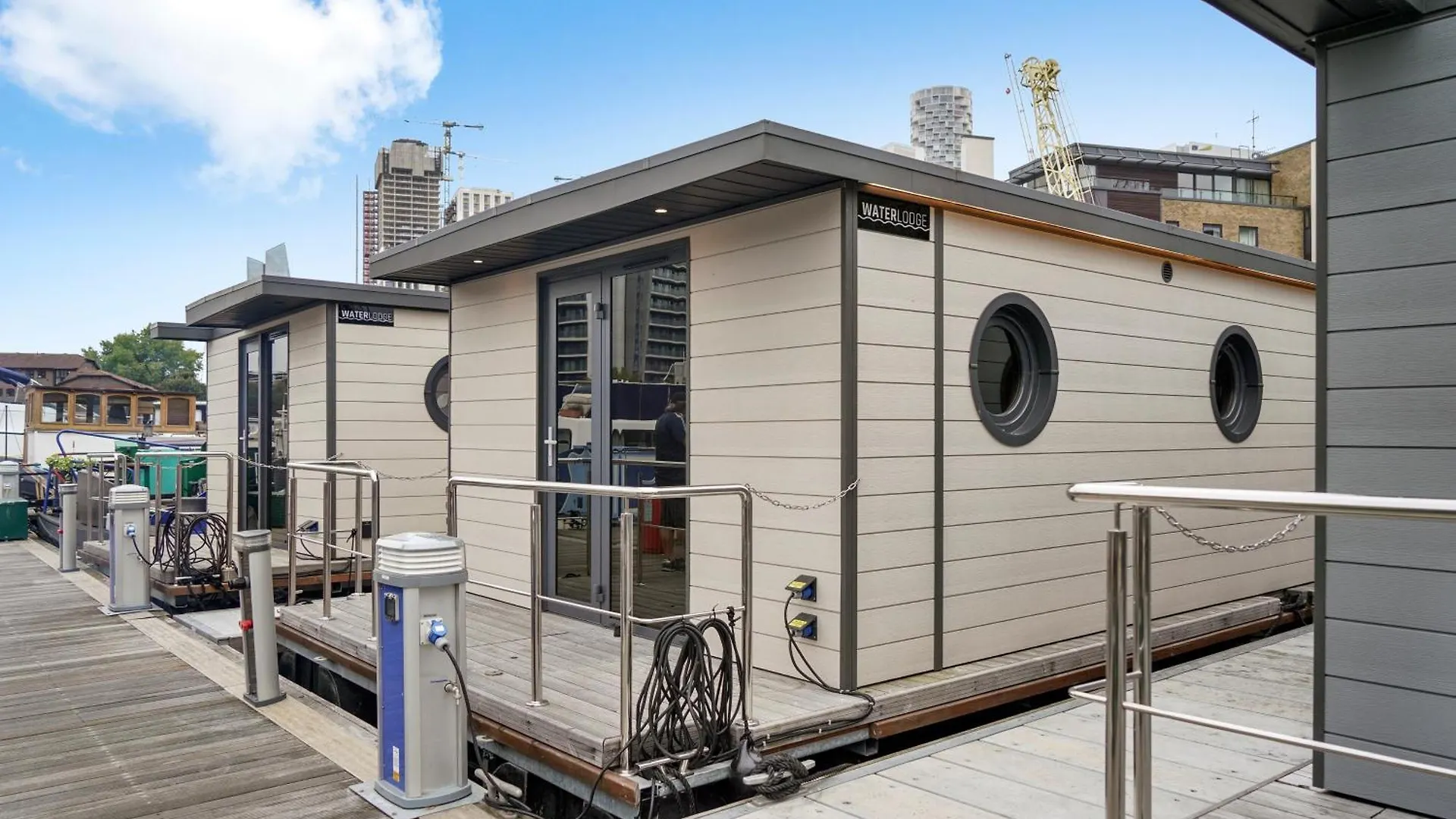 Botel Unique Water Lodge In London - Sleeps 6 United Kingdom