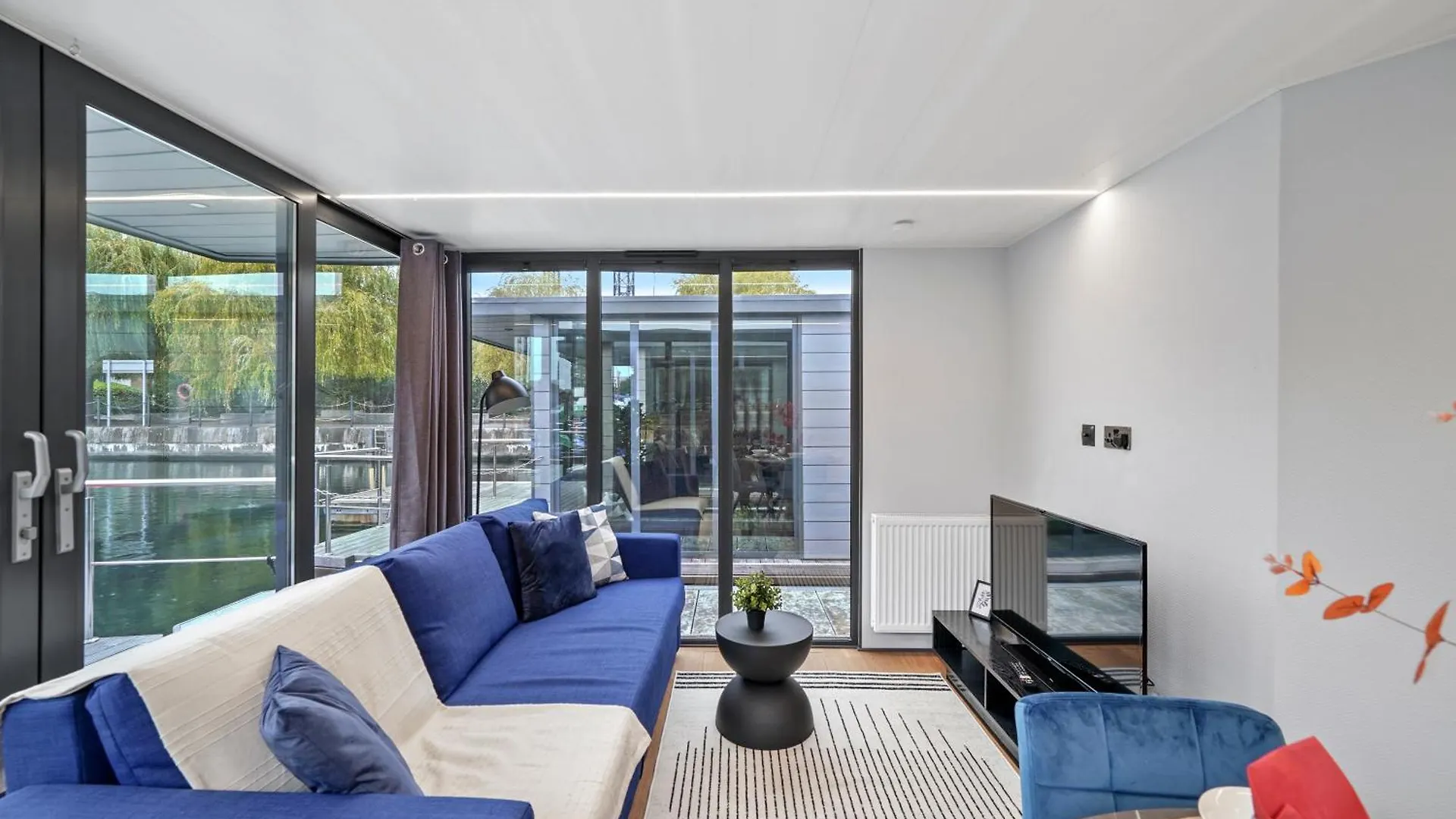 Unique Water Lodge In London - Sleeps 6 United Kingdom